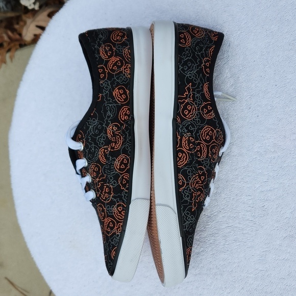 Isaac Mizrahi Women's Size 8 Canvas Lace Shoes Pumpkins Bats Skulls - Picture 3 of 7